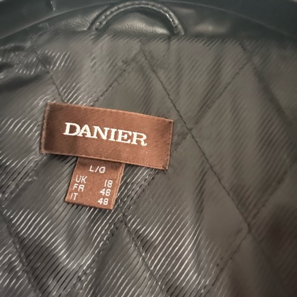 Danier leather jacket with hood (black) - Picture 2 of 4